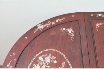 和製ビンテージ　高級品!!　花梨(カリン)材　象嵌入り　華やかな螺鈿(ラデン)細工が美しいエクステンションテーブル(ダイニングテーブル、食卓、ラウンドテーブル、丸テーブル、4人掛け、6人掛け、ヴィンテージ)(R-077727)