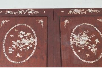 和製ビンテージ　高級品!!　花梨(カリン)材　象嵌入り　華やかな螺鈿(ラデン)細工が美しいエクステンションテーブル(ダイニングテーブル、食卓、ラウンドテーブル、丸テーブル、4人掛け、6人掛け、ヴィンテージ)(R-077727)