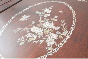 和製ビンテージ　高級品!!　花梨(カリン)材　象嵌入り　華やかな螺鈿(ラデン)細工が美しいエクステンションテーブル(ダイニングテーブル、食卓、ラウンドテーブル、丸テーブル、4人掛け、6人掛け、ヴィンテージ)(R-077727)