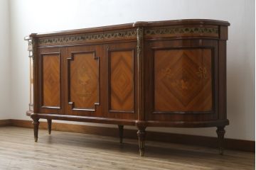 中古　六本木アピス(APIS)取り扱い　イタリア最高級家具　MARCONI ARTE(マルコーニ アルテ)　真鍮飾りが美しい象嵌入りサイドボード(サイドキャビネット、収納棚、戸棚)(定価約200万円)(R-077729)