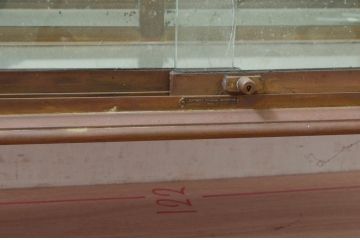 フランスアンティーク　真鍮(しんちゅう)フレームのシンプルな薄型ガラスケース(Gケース、ショーケース、ディスプレイケース、コレクションケース、キャビネット、飾り棚、陳列棚、店舗什器)(R-077730)