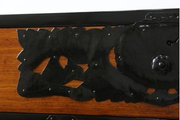 和製アンティーク　美品!!　専門店にてリペア済み品　本漆塗り　前面欅(ケヤキ)材　上品な佇まいで和の空間を引き立てる仙台箪笥(収納たんす、整理タンス、時代箪笥、引き出し、チェスト)(R-077731)