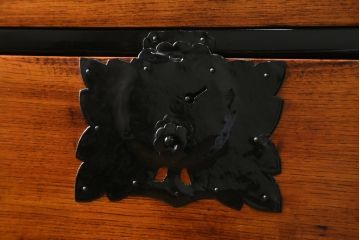 和製アンティーク　美品!!　専門店にてリペア済み品　本漆塗り　前面欅(ケヤキ)材　上品な佇まいで和の空間を引き立てる仙台箪笥(収納たんす、整理タンス、時代箪笥、引き出し、チェスト)(R-077731)