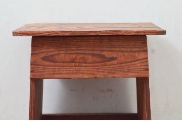 和製アンティーク　木味が趣あふれるシンプルなつくりの踏み台(ステップ、花台、飾り台、ディスプレイ雑貨)(R-077732)