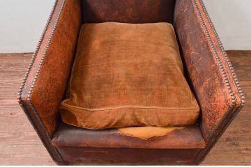 ジャンク品　フランスアンティーク　本革　朽ちた姿が芸術的なフレンチレザーソファ(クラブソファ、ラウンジソファ、一人掛けソファ、1P、アームソファ)(R-077747)