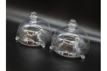 大正〜昭和初期　蓋付き　ノスタルジックな雰囲気を演出するハエ取り瓶2個セット(蠅、蝿、ハエトリ器、ガラス、硝子、フタ付き)(R-077750)