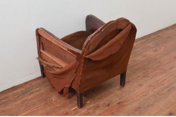 ジャンク品　フランスアンティーク　本革　シェルモチーフの背もたれが可愛らしいフレンチレザーソファ(シェルソファ、クラブソファ、ラウンジソファ、一人掛けソファ、1P、アームソファ)(R-077751)