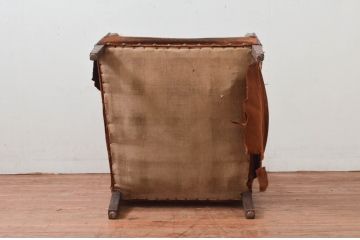 ジャンク品　フランスアンティーク　本革　シェルモチーフの背もたれが可愛らしいフレンチレザーソファ(シェルソファ、クラブソファ、ラウンジソファ、一人掛けソファ、1P、アームソファ)(R-077751)