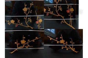 玉峰作　「梅花」　上品な梅の蒔絵が美しい御重箱&重台(木製、三段重箱、漆器、お重、共箱付き)(R-077753)