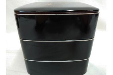 玉峰作　「梅花」　上品な梅の蒔絵が美しい御重箱&重台(木製、三段重箱、漆器、お重、共箱付き)(R-077753)