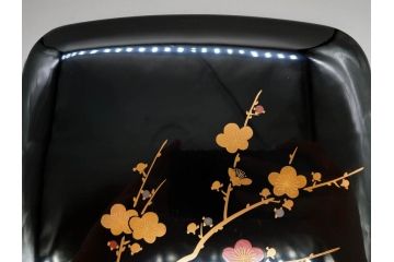 玉峰作　「梅花」　上品な梅の蒔絵が美しい御重箱&重台(木製、三段重箱、漆器、お重、共箱付き)(R-077753)