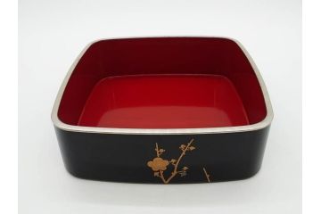 玉峰作　「梅花」　上品な梅の蒔絵が美しい御重箱&重台(木製、三段重箱、漆器、お重、共箱付き)(R-077753)