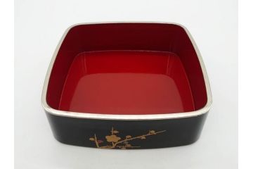 玉峰作　「梅花」　上品な梅の蒔絵が美しい御重箱&重台(木製、三段重箱、漆器、お重、共箱付き)(R-077753)