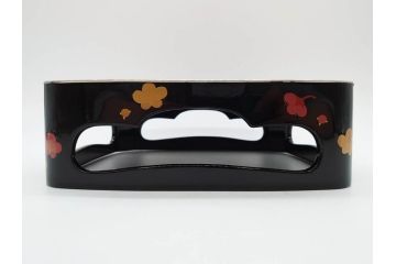 玉峰作　「梅花」　上品な梅の蒔絵が美しい御重箱&重台(木製、三段重箱、漆器、お重、共箱付き)(R-077753)