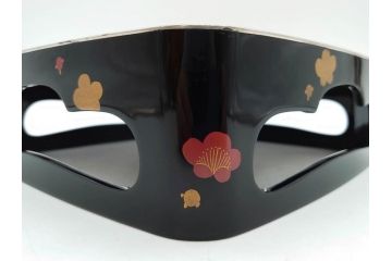 玉峰作　「梅花」　上品な梅の蒔絵が美しい御重箱&重台(木製、三段重箱、漆器、お重、共箱付き)(R-077753)