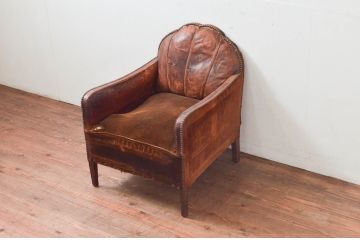 ジャンク品　フランスアンティーク　本革　シェルモチーフの背もたれが可愛らしいフレンチレザーソファ(シェルソファ、クラブソファ、ラウンジソファ、一人掛けソファ、1P、アームソファ)(R-077754)