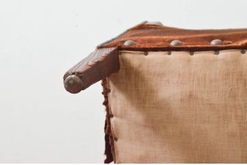 ジャンク品　フランスアンティーク　本革　シェルモチーフの背もたれが可愛らしいフレンチレザーソファ(シェルソファ、クラブソファ、ラウンジソファ、一人掛けソファ、1P、アームソファ)(R-077754)