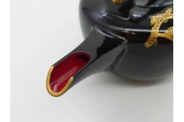 龍玉作　松竹梅の沈金彫が見事な御屠蘇器(鈴木孫次、蒔絵、漆器、木製、盃、杯、銚子、おとそ)(R-077755)