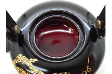 龍玉作　松竹梅の沈金彫が見事な御屠蘇器(鈴木孫次、蒔絵、漆器、木製、盃、杯、銚子、おとそ)(R-077755)