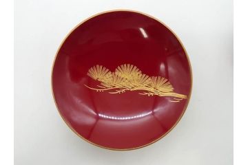 龍玉作　松竹梅の沈金彫が見事な御屠蘇器(鈴木孫次、蒔絵、漆器、木製、盃、杯、銚子、おとそ)(R-077755)