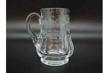 1981年　フランス　Baccarat　バカラ　キリンビアマグコレクション　コレクターズグラス　クリスタルガラス　鳳凰と草花のデザインが優美なビアマグ(KIRIN COLLECTORS GLASS、ジョッキ、グラス、フルレッドクリスタルガラス)(R-077762)