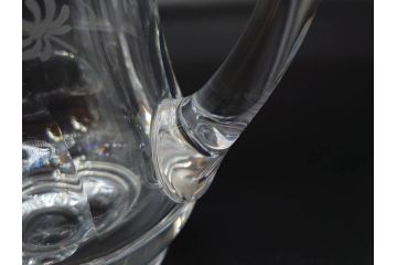 1981年　フランス　Baccarat　バカラ　キリンビアマグコレクション　コレクターズグラス　クリスタルガラス　鳳凰と草花のデザインが優美なビアマグ(KIRIN COLLECTORS GLASS、ジョッキ、グラス、フルレッドクリスタルガラス)(R-077762)