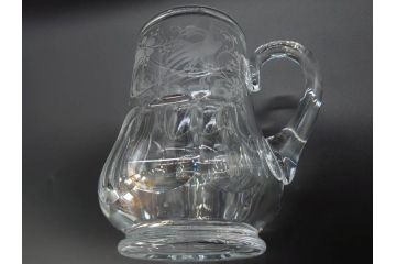 1981年　フランス　Baccarat　バカラ　キリンビアマグコレクション　コレクターズグラス　クリスタルガラス　鳳凰と草花のデザインが優美なビアマグ(KIRIN COLLECTORS GLASS、ジョッキ、グラス、フルレッドクリスタルガラス)(R-077762)