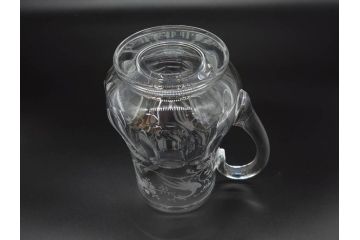 1981年　フランス　Baccarat　バカラ　キリンビアマグコレクション　コレクターズグラス　クリスタルガラス　鳳凰と草花のデザインが優美なビアマグ(KIRIN COLLECTORS GLASS、ジョッキ、グラス、フルレッドクリスタルガラス)(R-077762)
