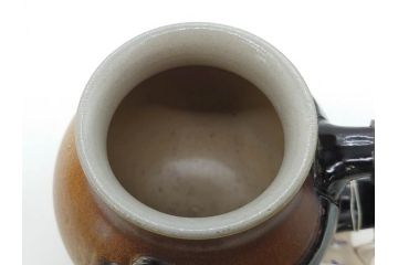 ドイツ　MERKELBACH(メルケルバッハ)　　限定3000　503/3000　524/3000　丸いフォルムとユニークなモチーフが可愛らしいビアマグ2点セット(蓋付き、ビールジョッキ、陶器、1757年、1902年、外箱付)(R-077767)
