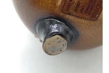 ドイツ　MERKELBACH(メルケルバッハ)　　限定3000　503/3000　524/3000　丸いフォルムとユニークなモチーフが可愛らしいビアマグ2点セット(蓋付き、ビールジョッキ、陶器、1757年、1902年、外箱付)(R-077767)