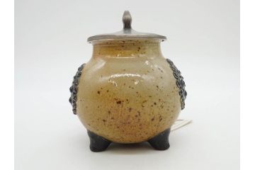 ドイツ　MERKELBACH(メルケルバッハ)　　限定3000　503/3000　524/3000　丸いフォルムとユニークなモチーフが可愛らしいビアマグ2点セット(蓋付き、ビールジョッキ、陶器、1757年、1902年、外箱付)(R-077767)
