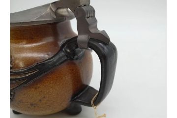 ドイツ　MERKELBACH(メルケルバッハ)　　限定3000　503/3000　524/3000　丸いフォルムとユニークなモチーフが可愛らしいビアマグ2点セット(蓋付き、ビールジョッキ、陶器、1757年、1902年、外箱付)(R-077767)