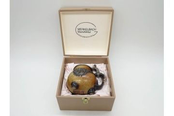 ドイツ　MERKELBACH(メルケルバッハ)　　限定3000　503/3000　524/3000　丸いフォルムとユニークなモチーフが可愛らしいビアマグ2点セット(蓋付き、ビールジョッキ、陶器、1757年、1902年、外箱付)(R-077767)