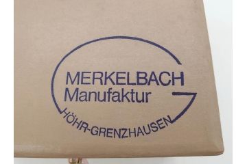ドイツ　MERKELBACH(メルケルバッハ)　　限定3000　503/3000　524/3000　丸いフォルムとユニークなモチーフが可愛らしいビアマグ2点セット(蓋付き、ビールジョッキ、陶器、1757年、1902年、外箱付)(R-077767)