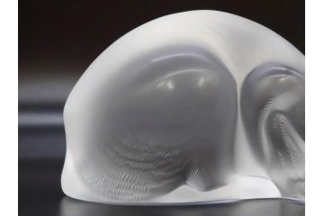 1932年　フランス　LALIQUE(ラリック)　猫　可愛らしいフォルムの猫のオブジェ(ルネ・ラリック、伏せる猫、キャット、ディスプレイ、置物、クリスタルガラス、箱付き)(R-077774)