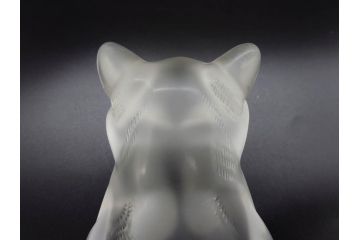 1932年　フランス　LALIQUE(ラリック)　猫　可愛らしいフォルムの猫のオブジェ(ルネ・ラリック、伏せる猫、キャット、ディスプレイ、置物、クリスタルガラス、箱付き)(R-077774)