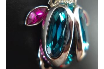 オーストリア　SWAROVSKI(スワロフスキー)　上品な輝きを放つペンダント&スターオーナメント(アクセサリー、首飾り、ネックレス、昆虫、クリスマスデコレーション、アクセサリー、装飾物、星、外箱付き)(R-077776)