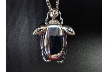 オーストリア　SWAROVSKI(スワロフスキー)　上品な輝きを放つペンダント&スターオーナメント(アクセサリー、首飾り、ネックレス、昆虫、クリスマスデコレーション、アクセサリー、装飾物、星、外箱付き)(R-077776)