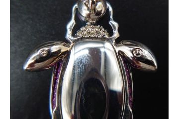 オーストリア　SWAROVSKI(スワロフスキー)　上品な輝きを放つペンダント&スターオーナメント(アクセサリー、首飾り、ネックレス、昆虫、クリスマスデコレーション、アクセサリー、装飾物、星、外箱付き)(R-077776)