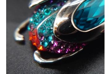 オーストリア　SWAROVSKI(スワロフスキー)　上品な輝きを放つペンダント&スターオーナメント(アクセサリー、首飾り、ネックレス、昆虫、クリスマスデコレーション、アクセサリー、装飾物、星、外箱付き)(R-077776)