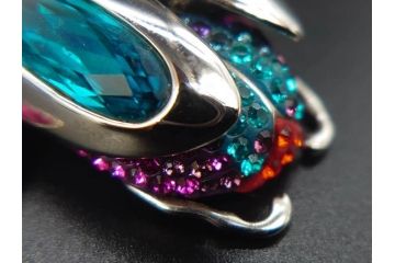 オーストリア　SWAROVSKI(スワロフスキー)　上品な輝きを放つペンダント&スターオーナメント(アクセサリー、首飾り、ネックレス、昆虫、クリスマスデコレーション、アクセサリー、装飾物、星、外箱付き)(R-077776)
