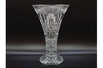 アイルランド　WATERFORD(ウォーターフォード)　カットが美しい気品漂う花瓶(フラワーベース、花入れ、花器、クリスタル)(R-077777)