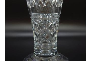 アイルランド　WATERFORD(ウォーターフォード)　カットが美しい気品漂う花瓶(フラワーベース、花入れ、花器、クリスタル)(R-077777)