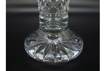 アイルランド　WATERFORD(ウォーターフォード)　カットが美しい気品漂う花瓶(フラワーベース、花入れ、花器、クリスタル)(R-077777)