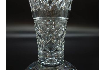アイルランド　WATERFORD(ウォーターフォード)　カットが美しい気品漂う花瓶(フラワーベース、花入れ、花器、クリスタル)(R-077777)