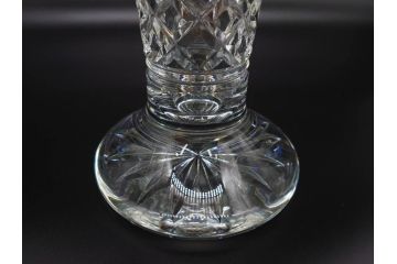 アイルランド　WATERFORD(ウォーターフォード)　カットが美しい気品漂う花瓶(フラワーベース、花入れ、花器、クリスタル)(R-077777)