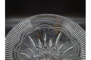 アイルランド　WATERFORD(ウォーターフォード)　カットが美しい気品漂う花瓶(フラワーベース、花入れ、花器、クリスタル)(R-077777)