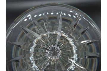アイルランド　WATERFORD(ウォーターフォード)　カットが美しい気品漂う花瓶(フラワーベース、花入れ、花器、クリスタル)(R-077777)