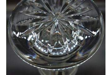 アイルランド　WATERFORD(ウォーターフォード)　カットが美しい気品漂う花瓶(フラワーベース、花入れ、花器、クリスタル)(R-077777)