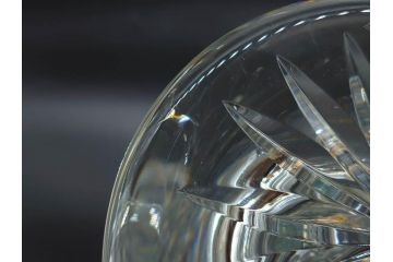 アイルランド　WATERFORD(ウォーターフォード)　カットが美しい気品漂う花瓶(フラワーベース、花入れ、花器、クリスタル)(R-077777)